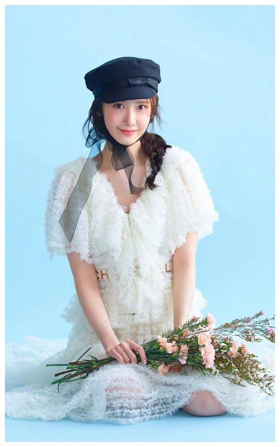 有一种"初恋美"叫林允儿穿黄色碎花裙,显白又清新,贼养眼!