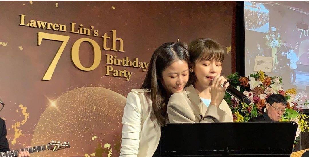 原创林心如夫妇为林爸祝寿视频曝光情歌对唱太甜蜜霍建华否认婚姻