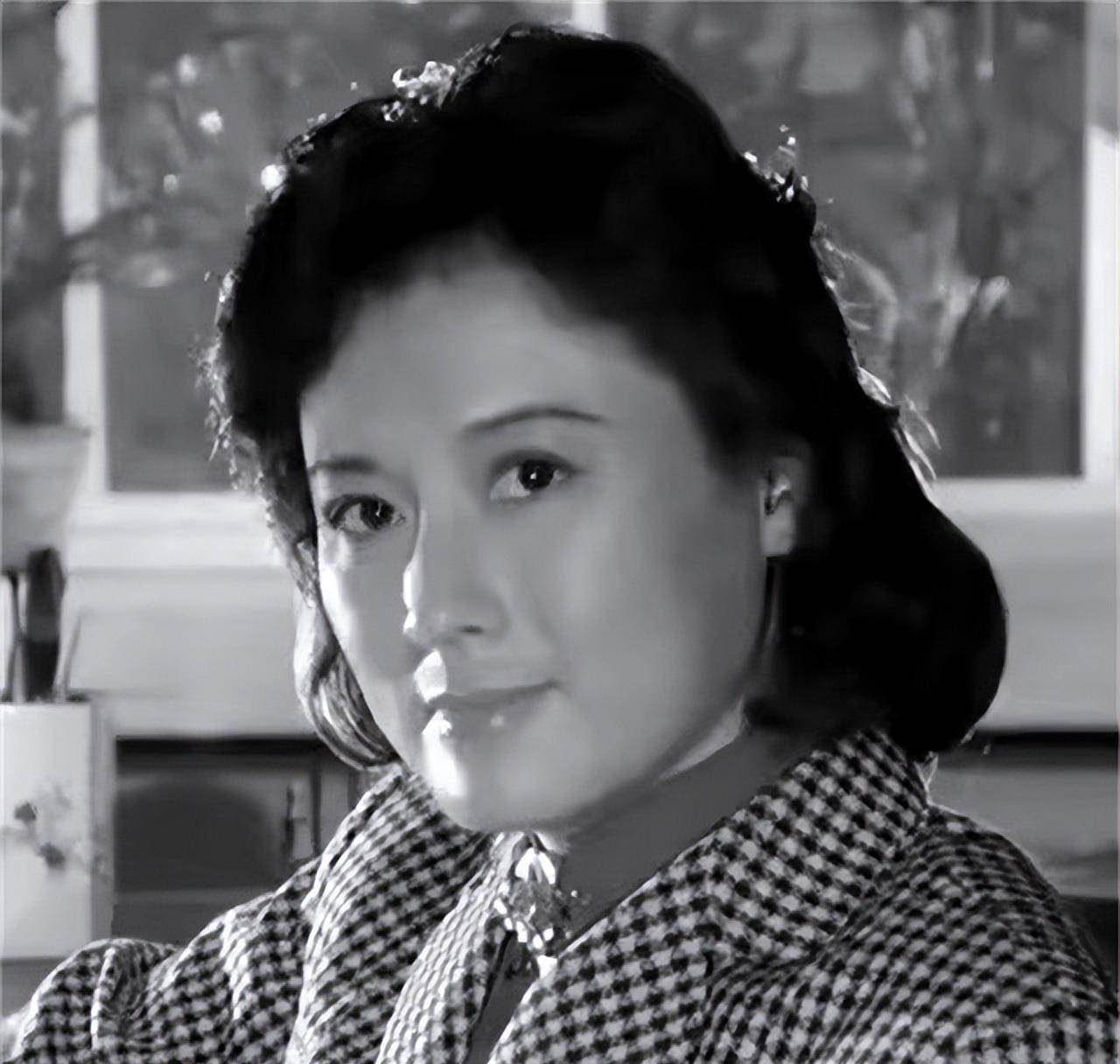 原创85岁老戏骨向梅凭保密局的枪声走红儿子为她做一部电视剧