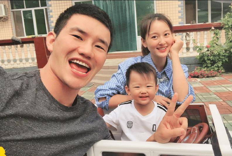 "嘎子"谢孟伟农村老家院子曝光,网友:没想到是这种条件!