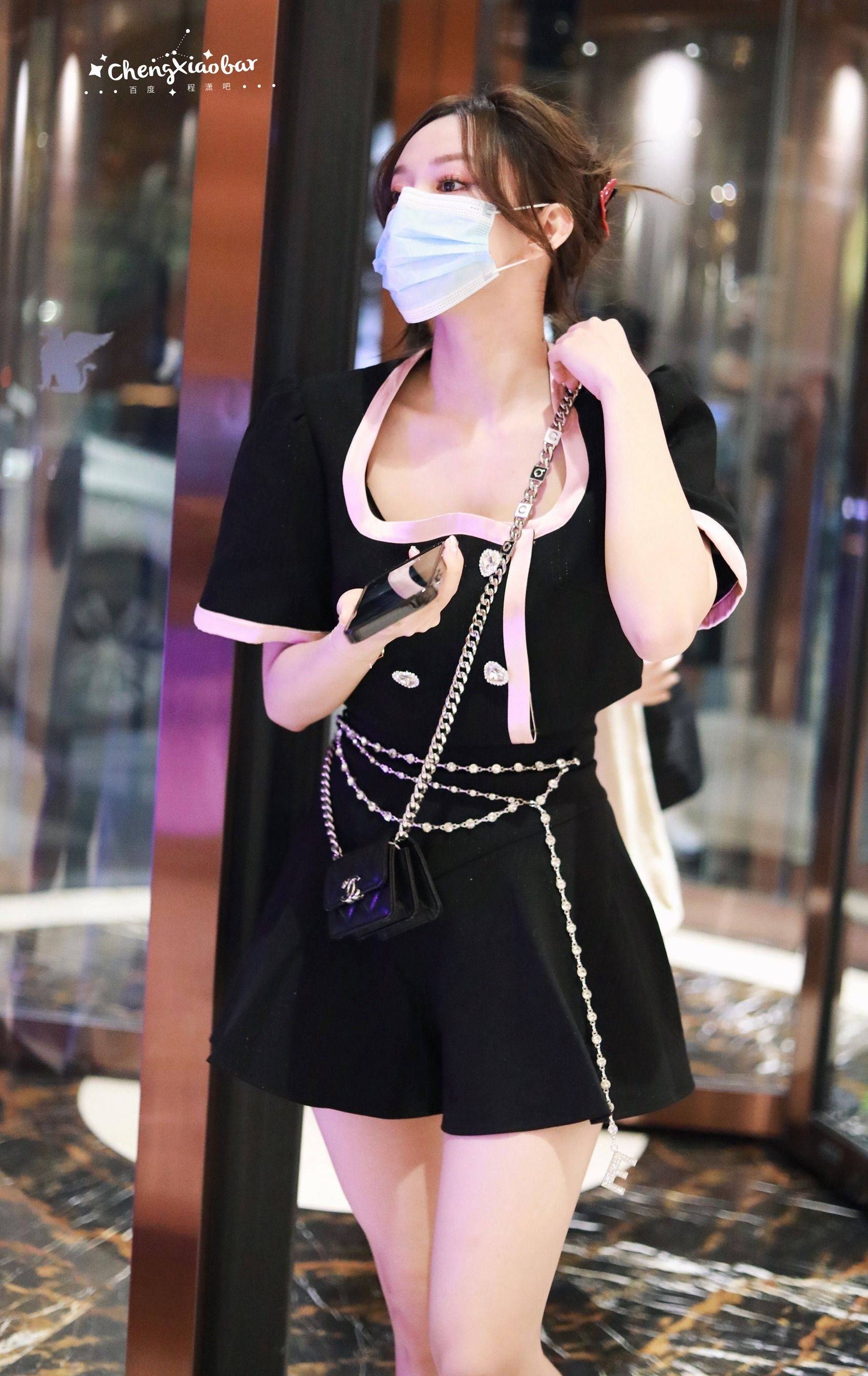 程潇黑色连衣裙路拍合集