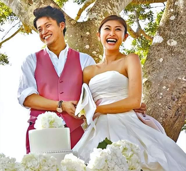 早就知道娱乐圈玩得花,感觉还好啦——小栗旬可是当爸的人了,他的老婆