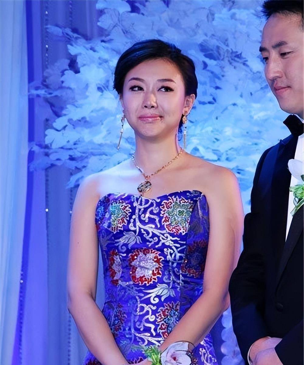 64岁濮存昕漂亮妻子近照,31岁女儿竟是总裁_濮存晰_宛萍_文化