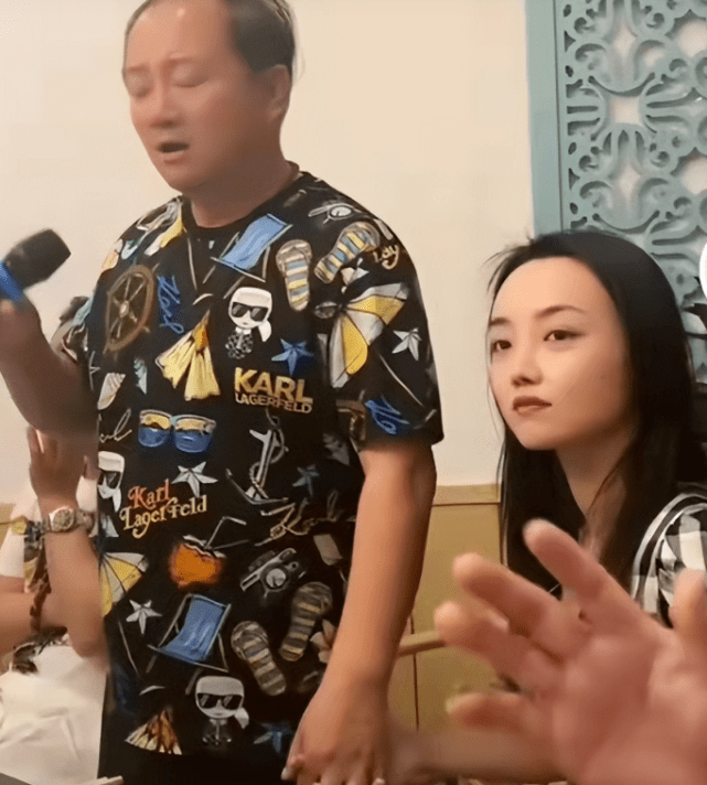 唐鉴军老婆图片