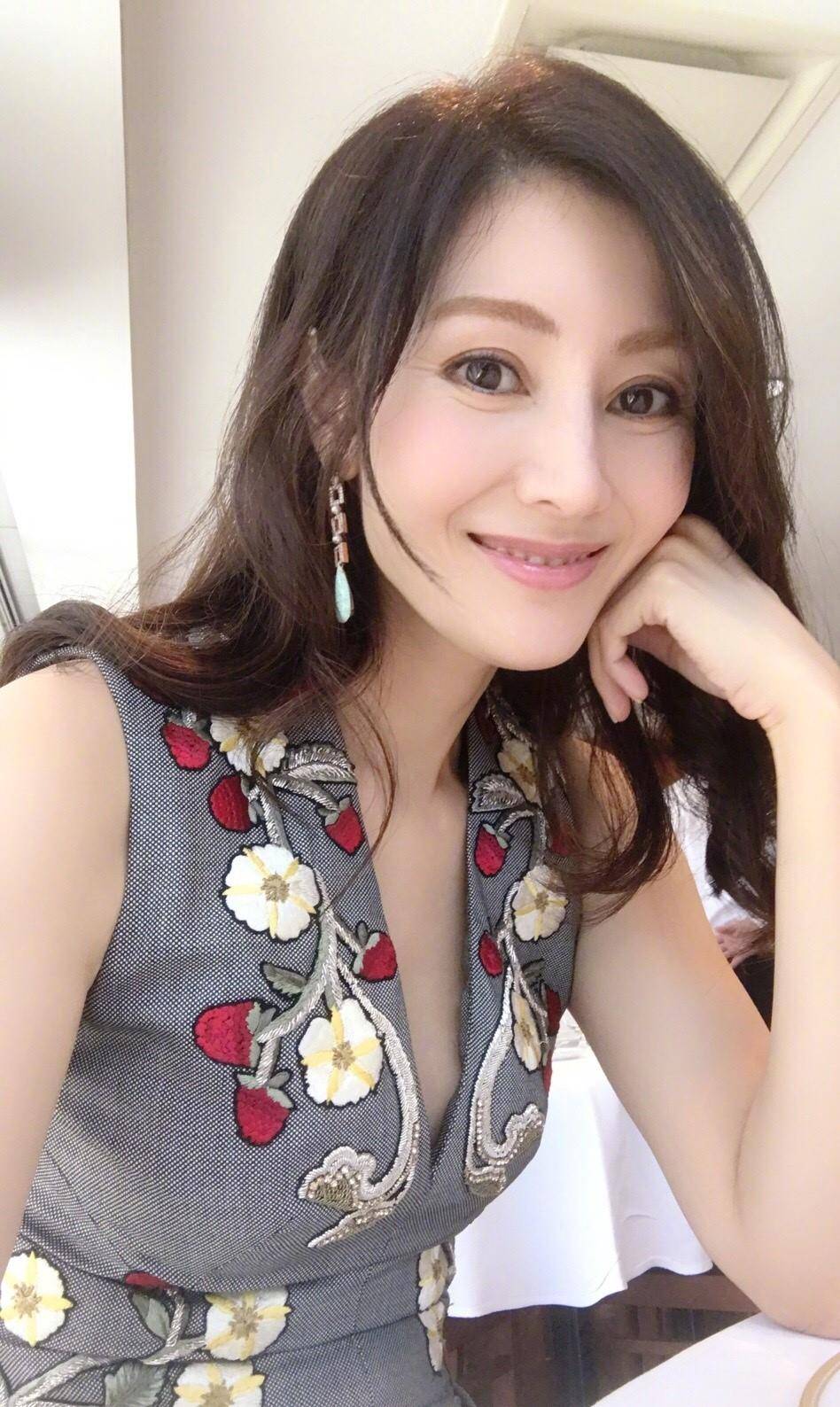 盘点1970年出生的7位女明星,张庭鹤发童颜让人羡慕_岁月_宣萱_毕业