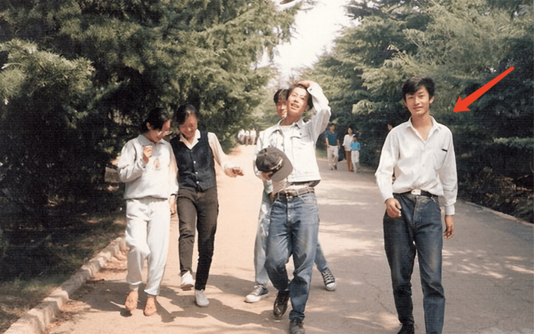 黄晓明20岁旧照被扒,本尊幽默回应