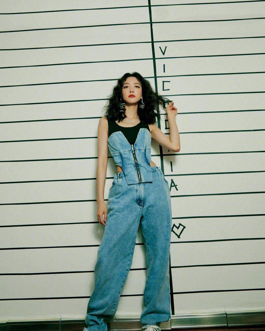 原创宋茜厉害了为秀腿穿连体裤腰线提到了身材口简直可与超模媲美了