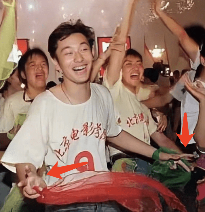 黄晓明20岁旧照被扒,本尊幽默回应