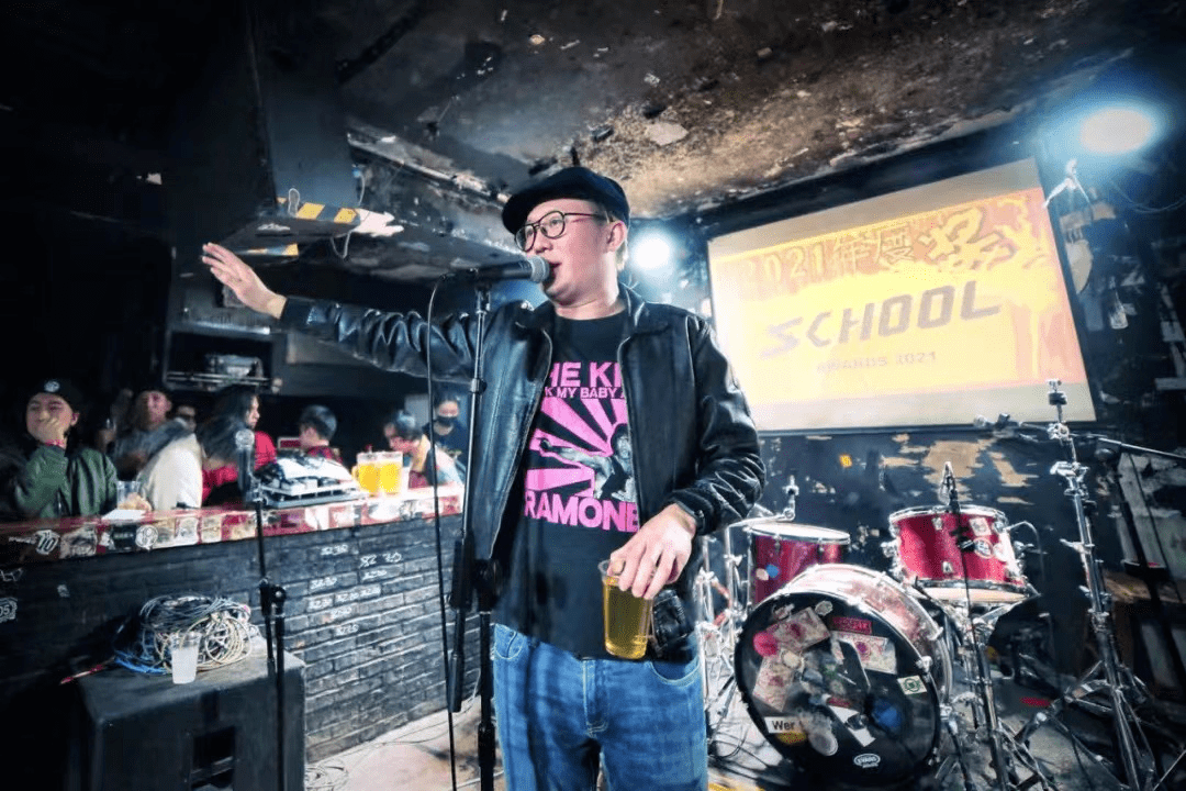 39岁的刘非图片来自school酒吧公众号根据他早年的豆瓣日记,足以梳理