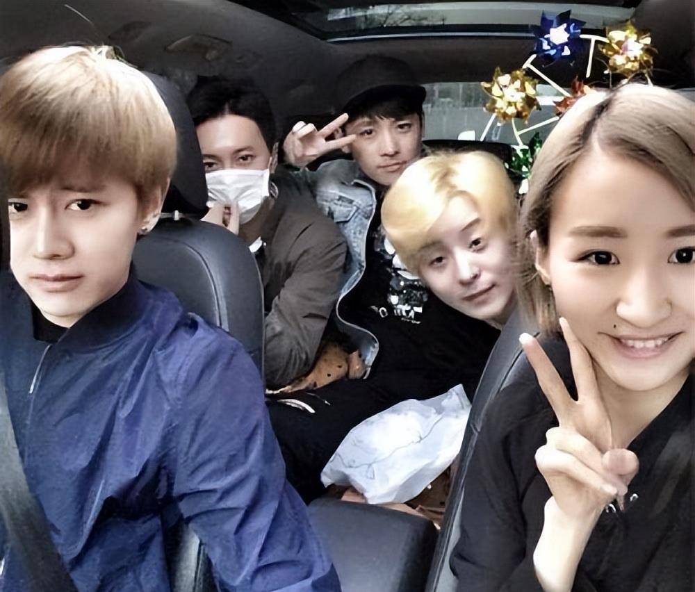 拍吻戏时害羞脸红,对妻子忠诚至极!_顶流_生活_锦衣