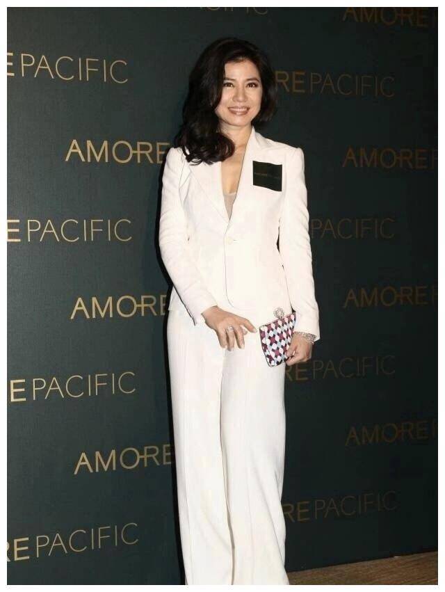 钟楚红也太会打扮了吧?