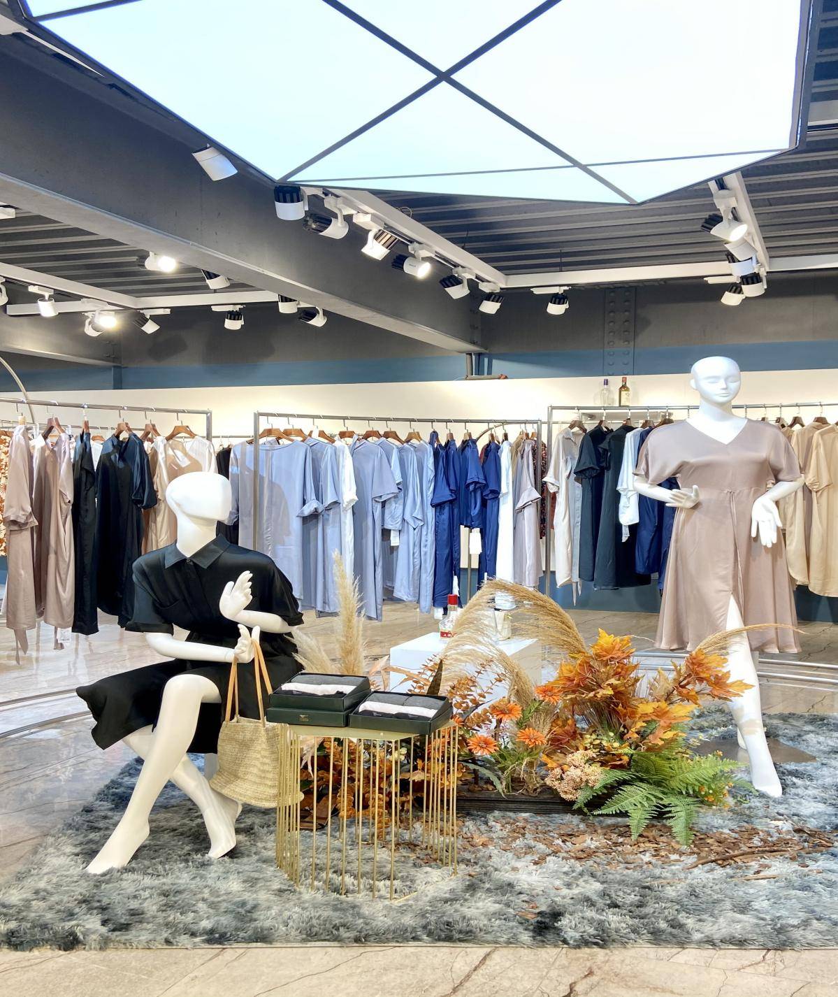 7月适合开女装店吗 合适 市场无淡季 服装 旺季 进行