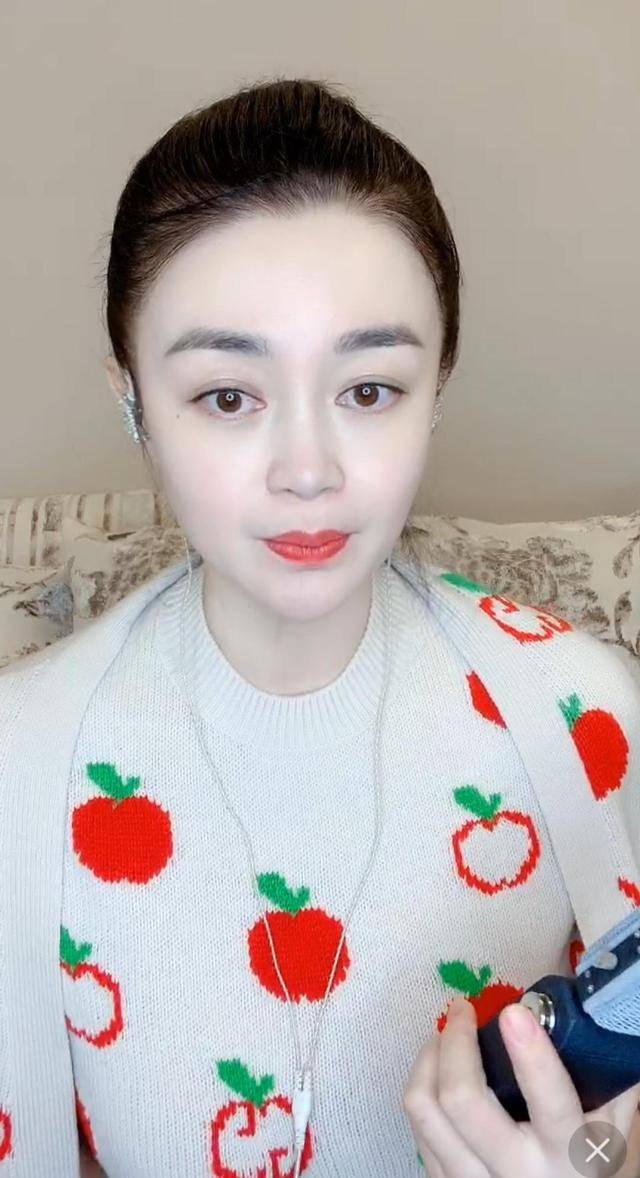 演员娇娇曝赵家班内幕,暗指关婷娜跟赵本山有染,网友:很现实_明星_舞