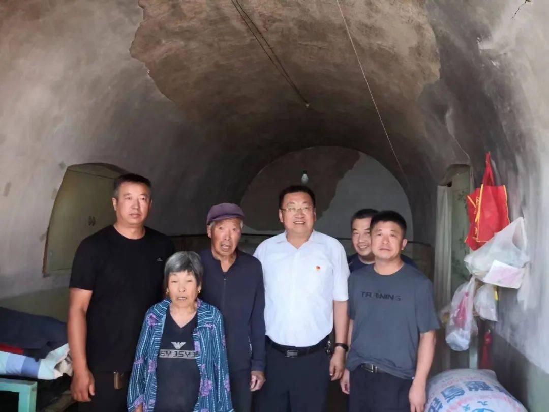 王文阁在楼沟乡磨老洼村走访慰问_偏关_尚义_包联