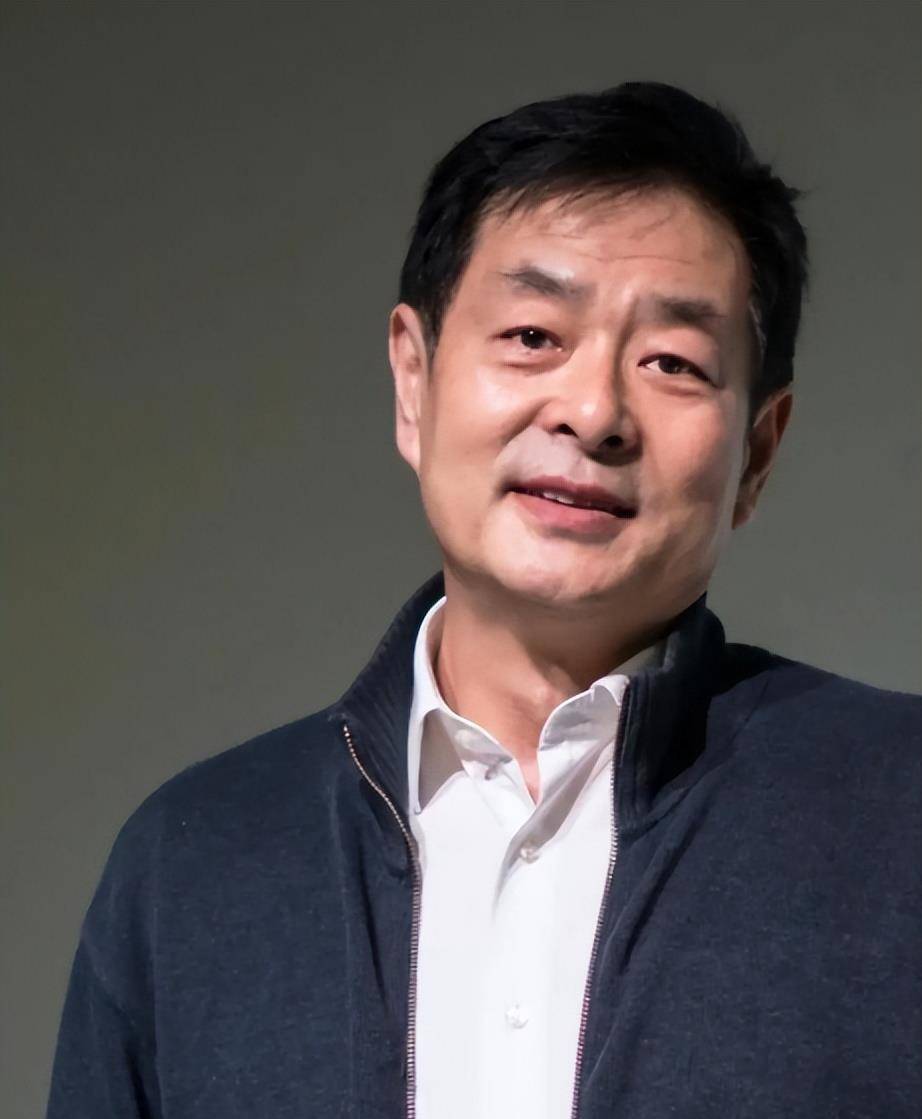 濮存昕:子承父业,弟弟和父亲接连去世,用爱撑起母亲的晚年生活