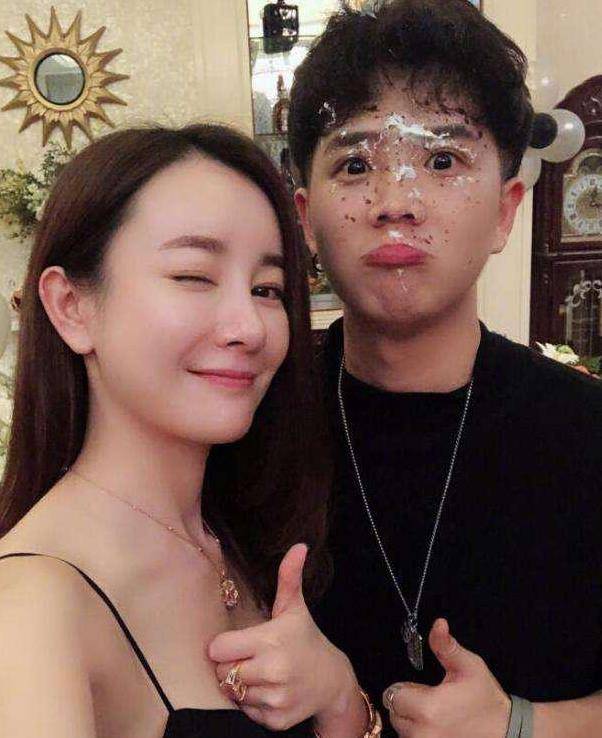 张檬近照曝光,小五化身忠犬全程陪伴,小三靠恋情华丽翻身_男友_网友