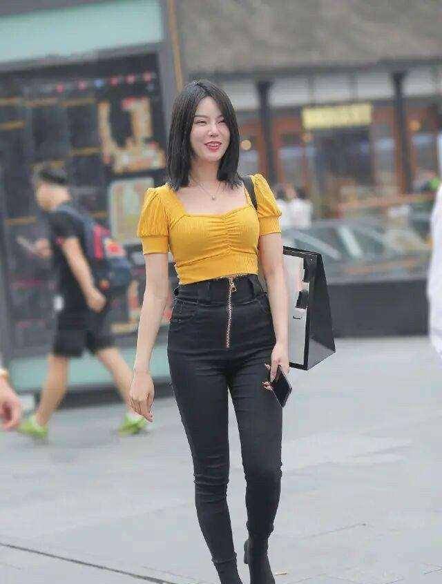 "水桶腰"的时尚裤美女,完美勾勒出女士那曼妙的身姿,十分好看_身材