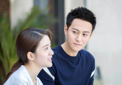 原创秦俊杰新恋情疑曝光与女方亲密牵手同回住处两人正拍摄新剧