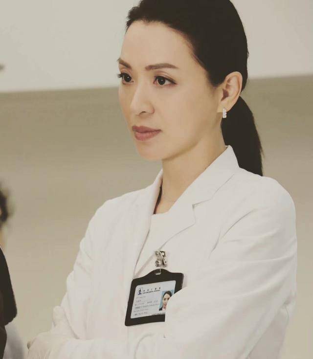 她演绎过许多经典的荧幕角色,包括《大清后宫》里的"景珍",《法网狙击