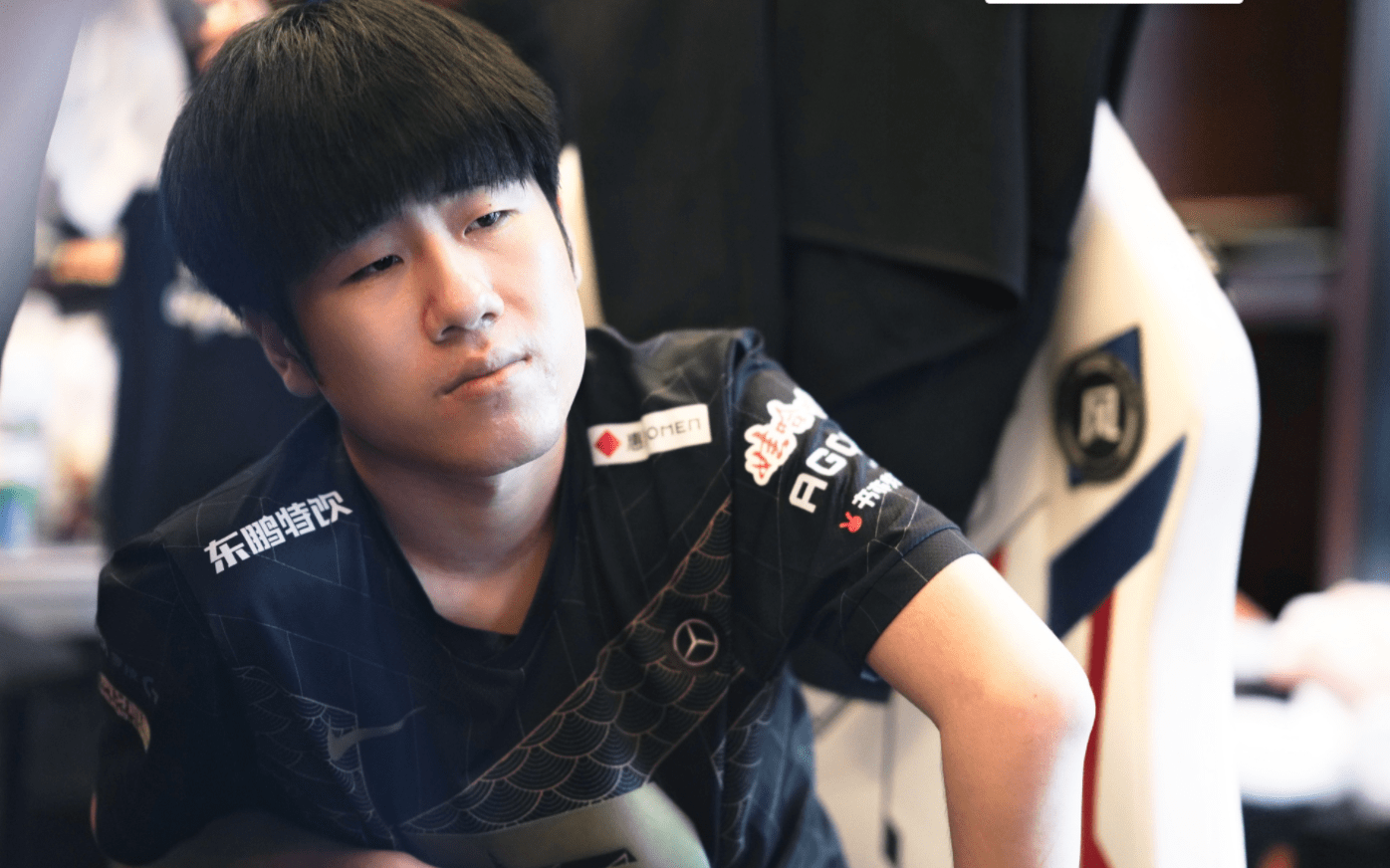 原创rng干碎up果子哥被打懵了zoom低级失误gala太想要mvp