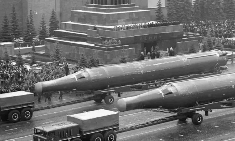 上图_ 苏军r36洲际导弹苏联火箭导弹领先于美国,美国自然在后面紧追不