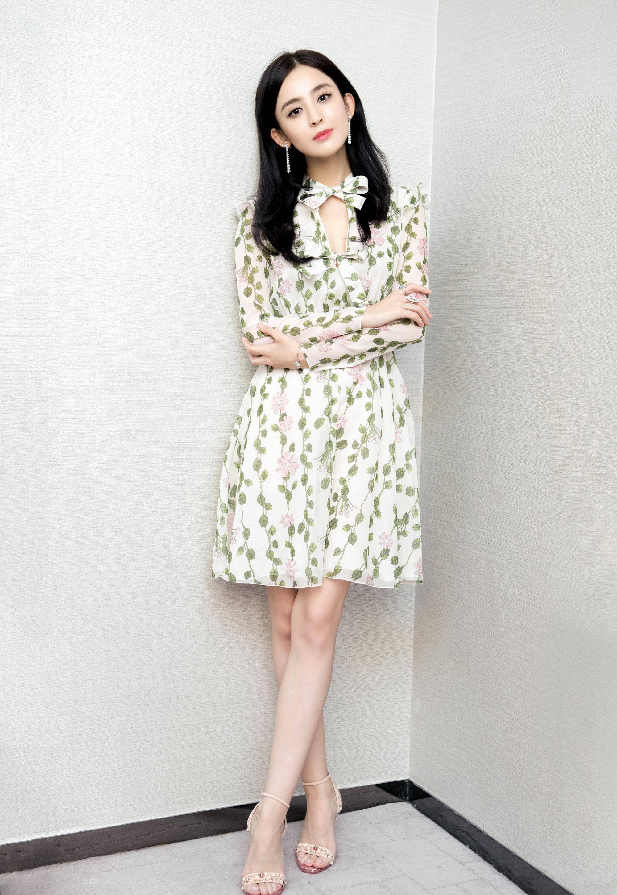 原创夏天是印花裙的天下这些女明星的印花裙造型你觉得谁最美