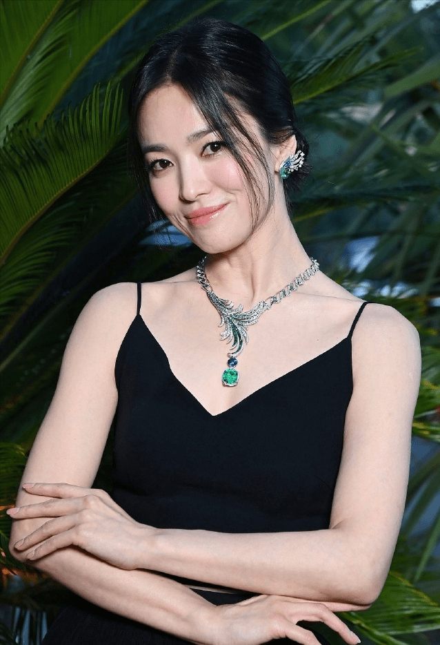 宋慧巴黎晚宴生图与精修差别大,网友:面相变了