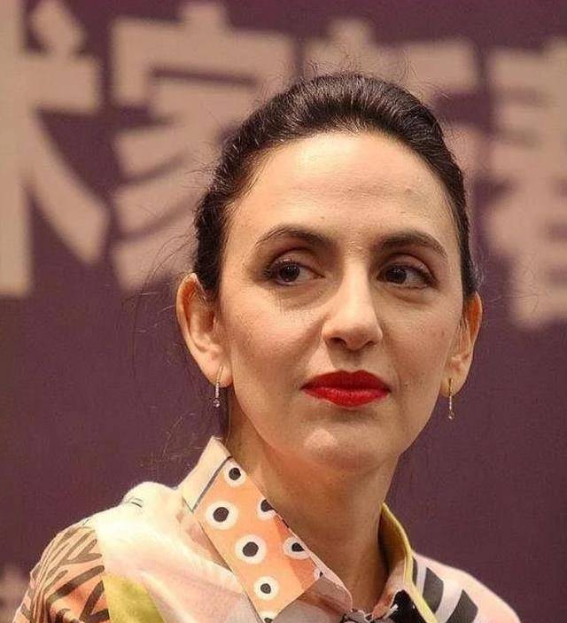 看撒贝宁妻子李白,婚后4年变化有多大?