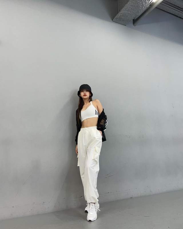 原创腹肌不再是男生的专利盘点13位拥有名品腹肌的韩国女爱豆