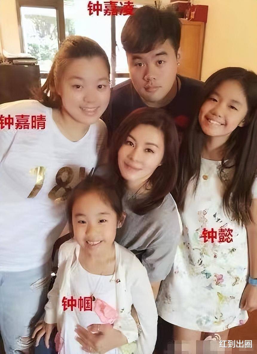 原创钟镇涛女儿被三所顶尖大学录取感动到痛哭流涕姐姐现况差别大