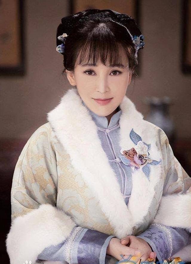 岳丽娜:19岁与导演私奔,生了3胎,如今其丈夫用了7部剧去捧她_郭靖宇