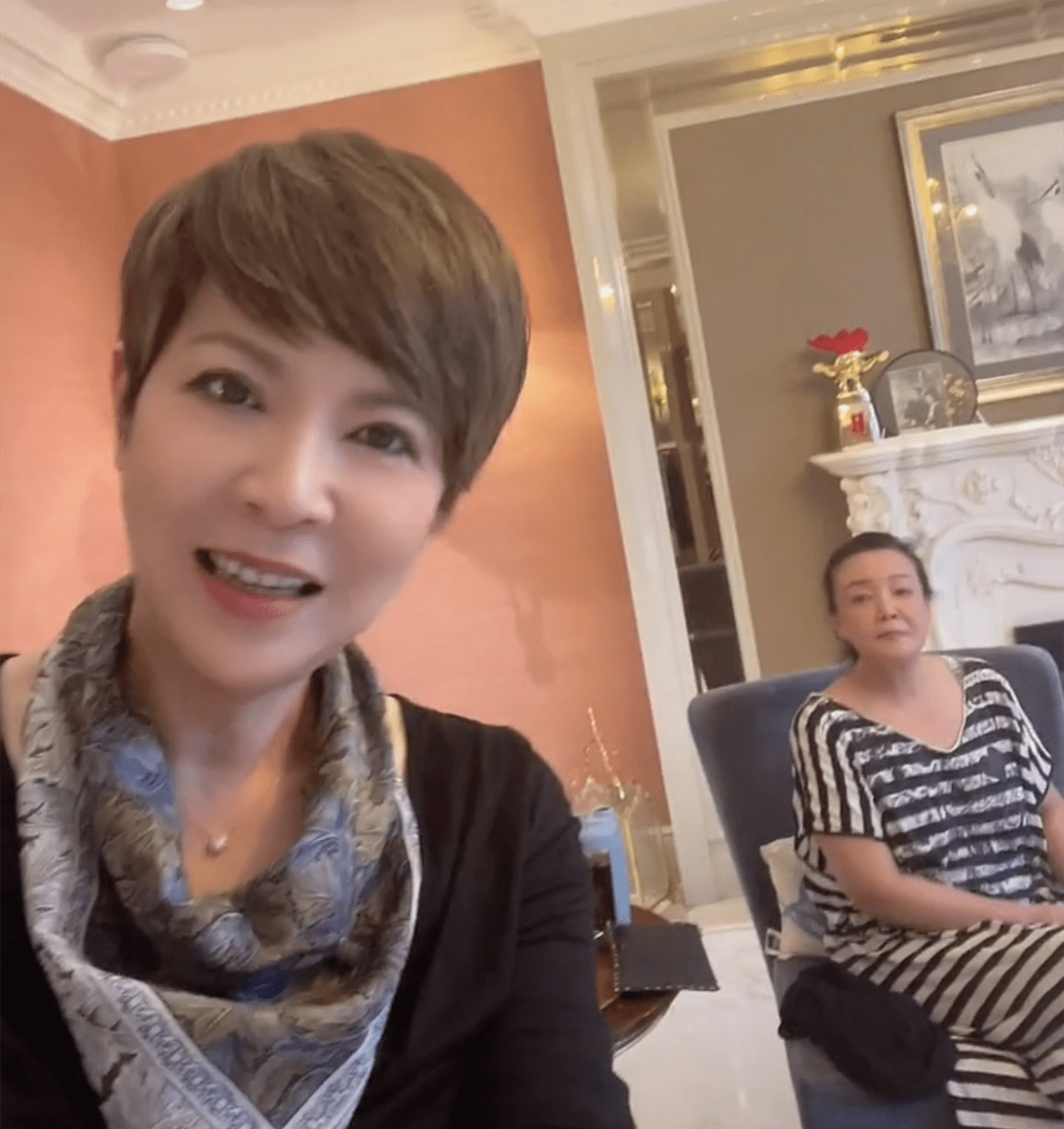 众星现身张兰豪宅为杭天琪接风!近照仍显冻龄