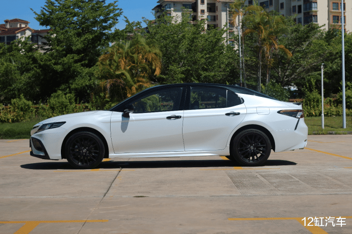 凯美瑞骑士版丨年轻运动化的b级车标杆_车型_丰田_消费者