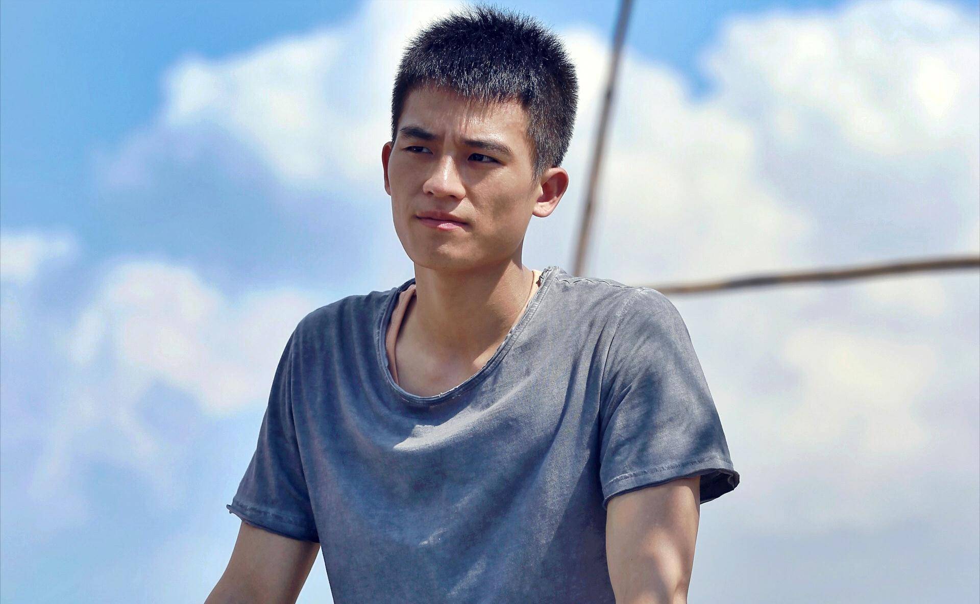 而张漾这个角色,把他真正地带进了电影圈.