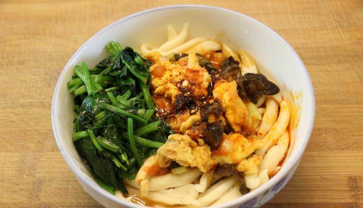 原创一把剪刀一块面陕西人最爱吃的剪刀面做法超简单人人都爱吃