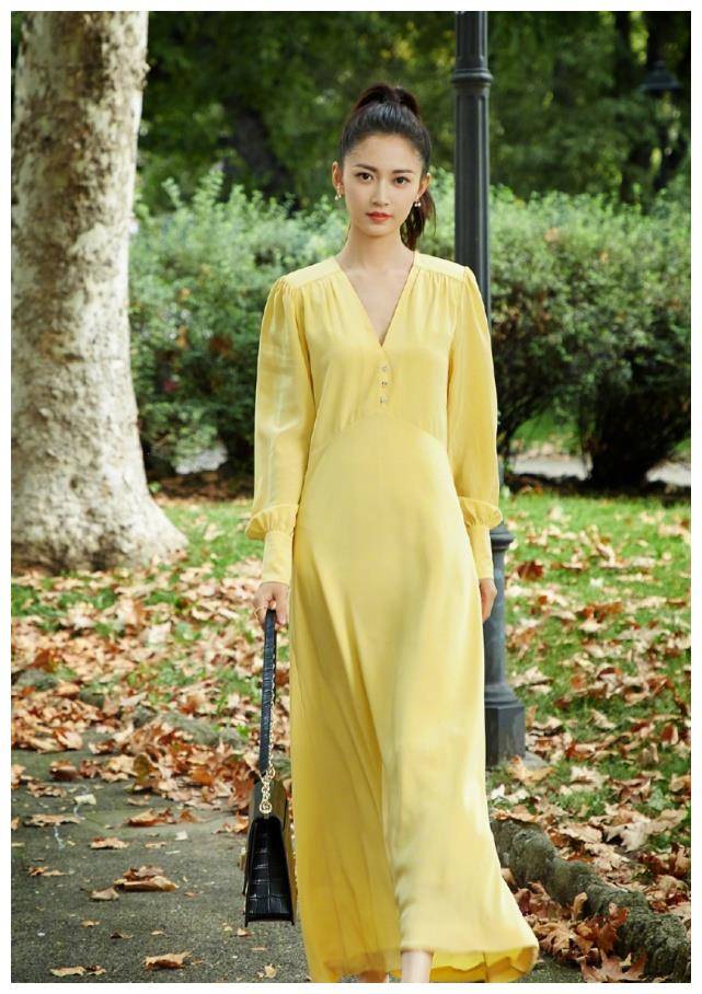 原创             这还是《倚天屠龙记》的赵敏？穿“小黄裙”美艳动人，路转粉