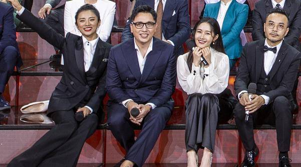 春妮和程雷的出现,也是意料之中,毕竟这都是自家的扛把子.