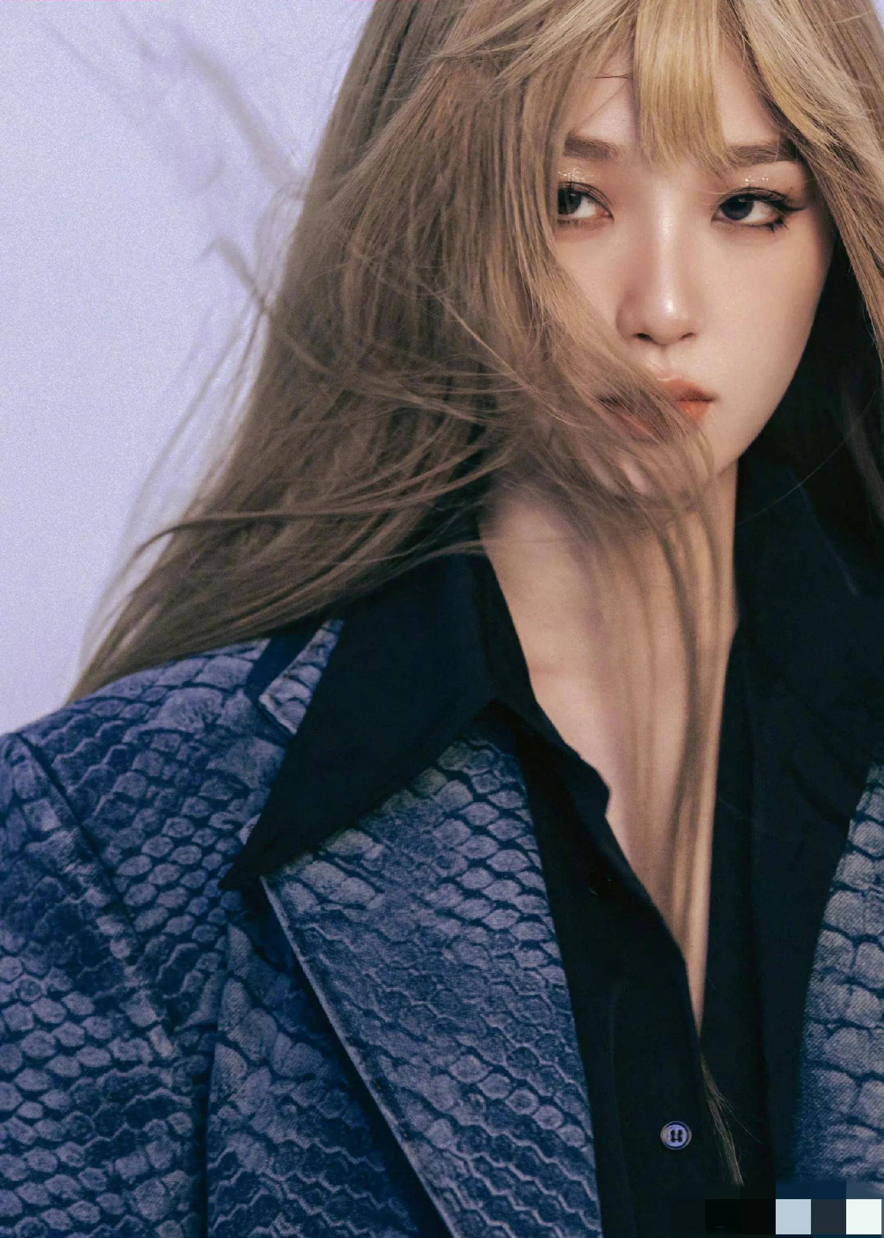 虞书欣杂志大片来袭一改往日甜美可爱风,金发辣妹又a又飒 太酷了