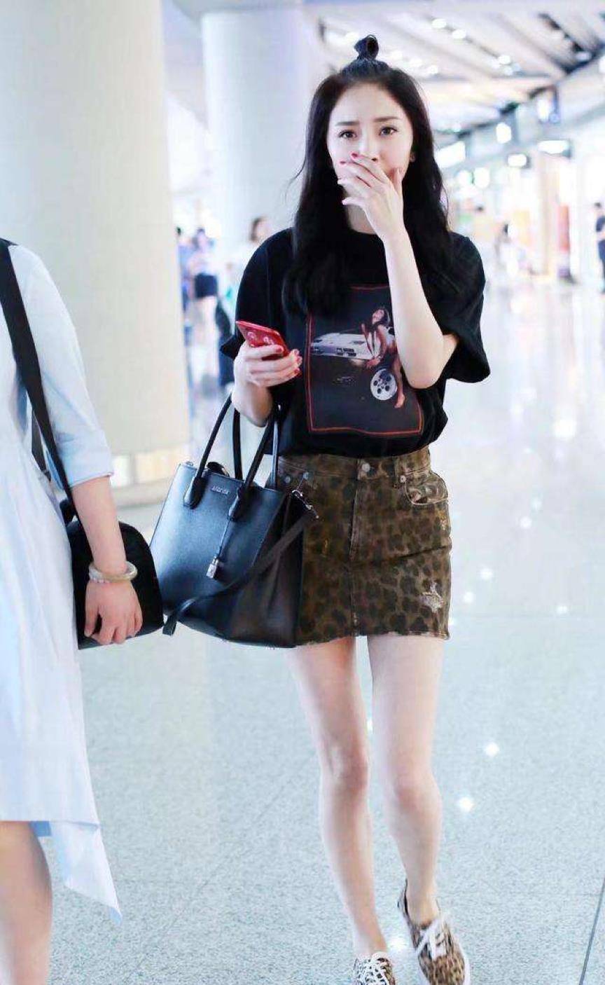 女明星的夏日穿搭好时髦,杨幂不愧是带货女王,刘雯高级感好吸睛_时尚