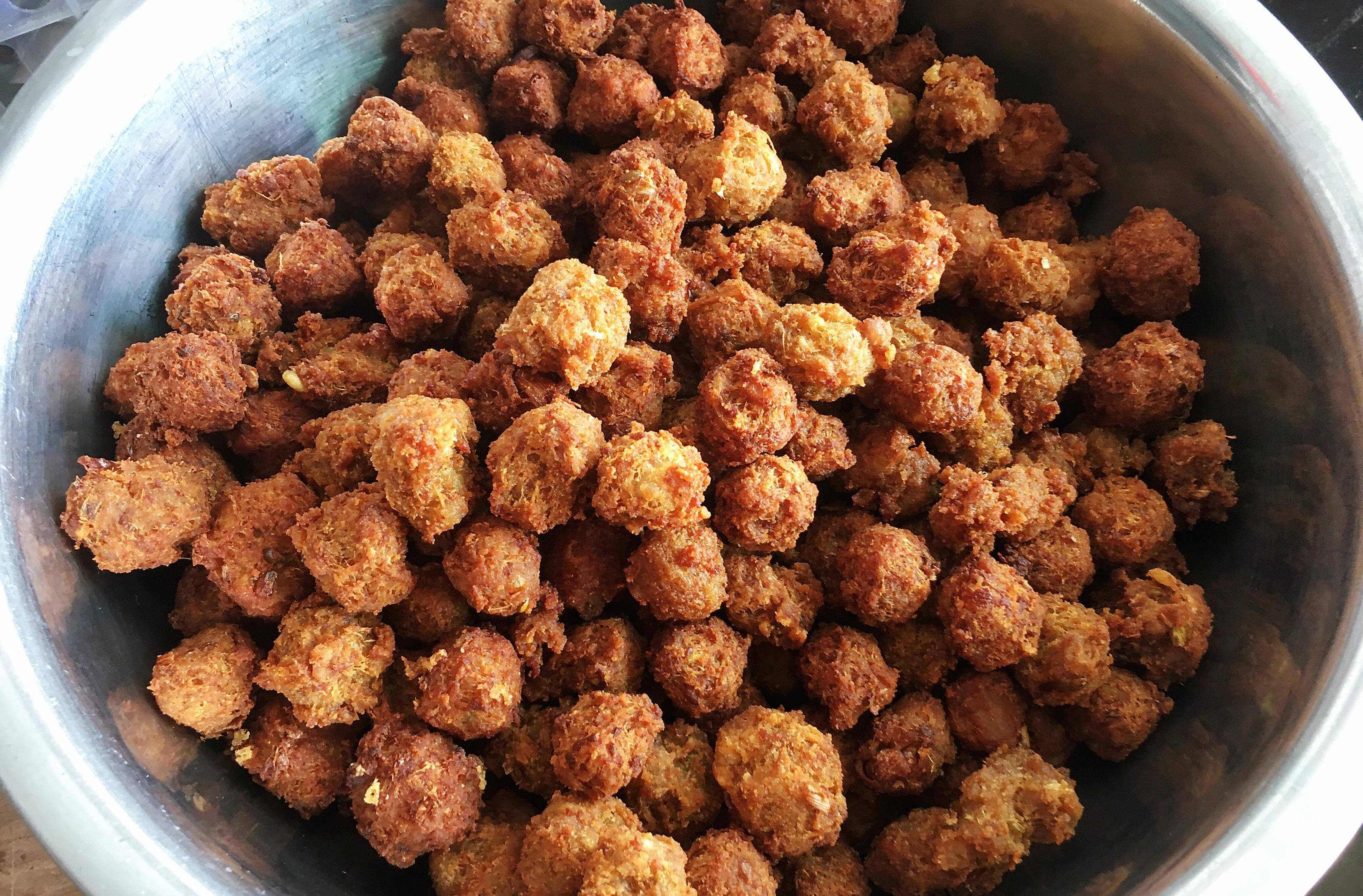 过年炸肉丸子时,3种食材不能少,丸子酥软可口,凉了也不硬_肉馅_粉汤