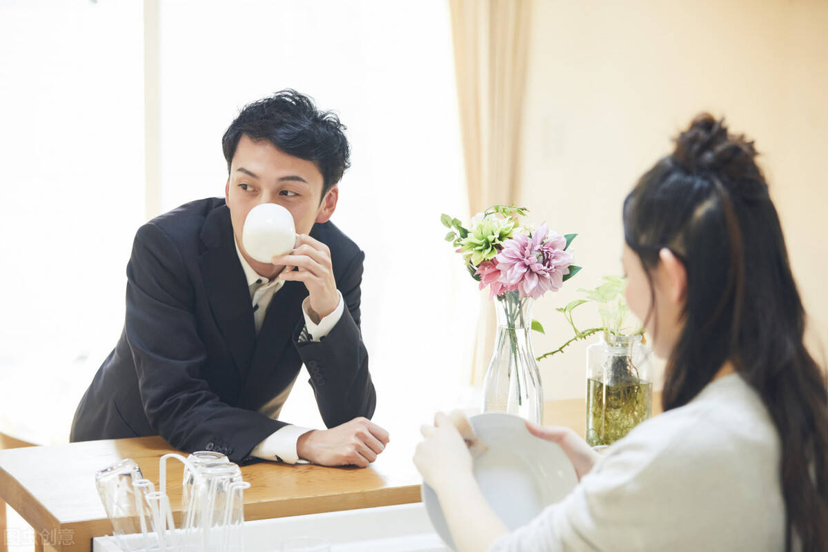 原创男女单独吃饭唱歌意味着什么四种情形看出情感关系中的警戒线