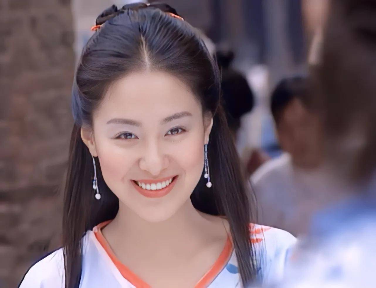 这是一个真正的仙女!温柔冰冷的踏雪是琼花宫七重天的掌灯仙子.