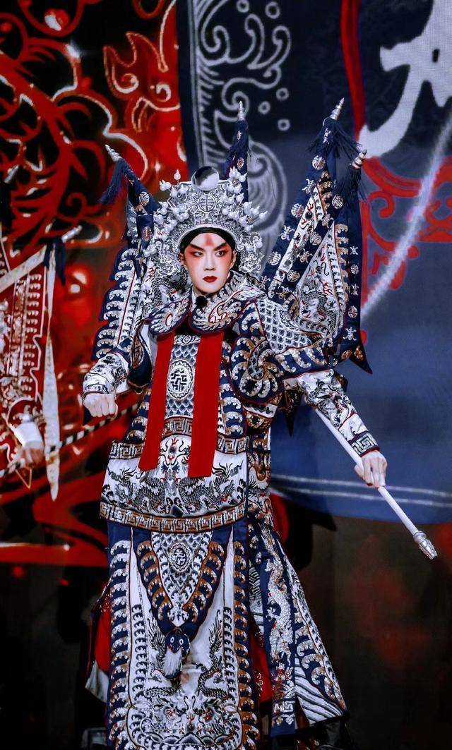 王一博京剧扮相唱《长坂坡》燃爆了,这简直就是赵子龙最合适演员