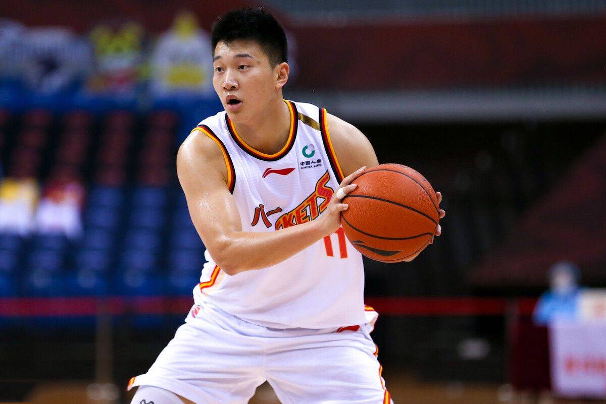 早在15岁的时候,雷蒙的爸妈就将他送入了八一体工大队,抛弃练了11年的