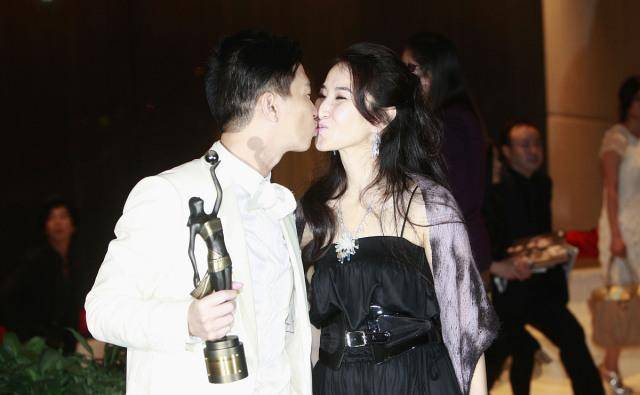 张家辉52岁近照,隐藏多年的女儿曝光,竟是我们已经熟悉的她!