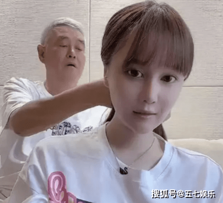 赵本山女儿自曝银行卡的钱是九位数,名下有两辆劳斯莱斯!