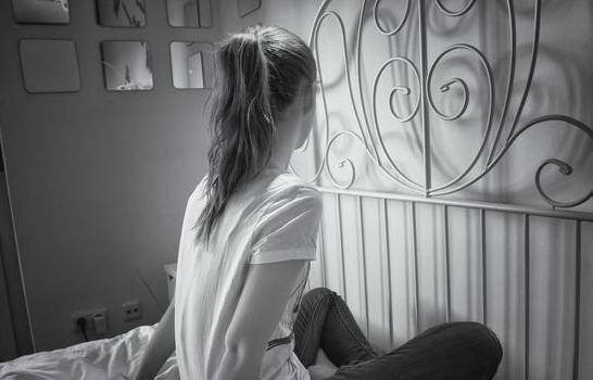 那么长期在这种环境下就容易缺爱,所以说,长期缺爱