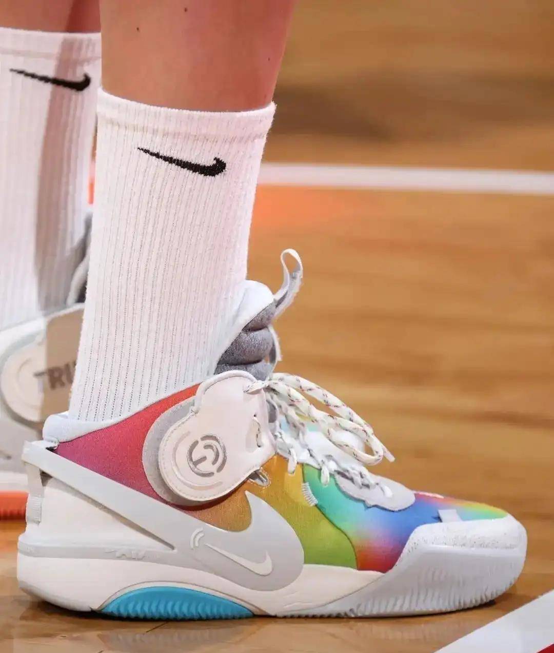 原创             来了！女子篮球WNBA签名鞋！DELDON1号
