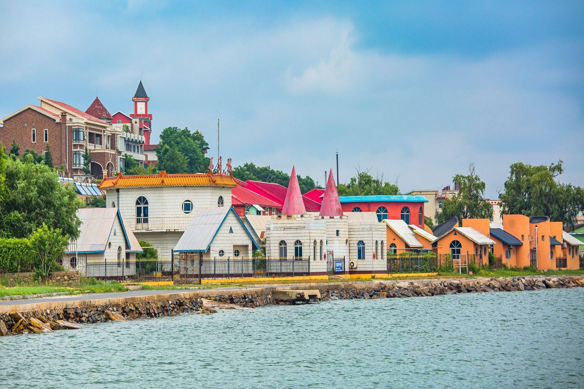 大连仙浴湾海滨度假区,环境优美,空气清新,是旅游休闲的好去处_沙滩