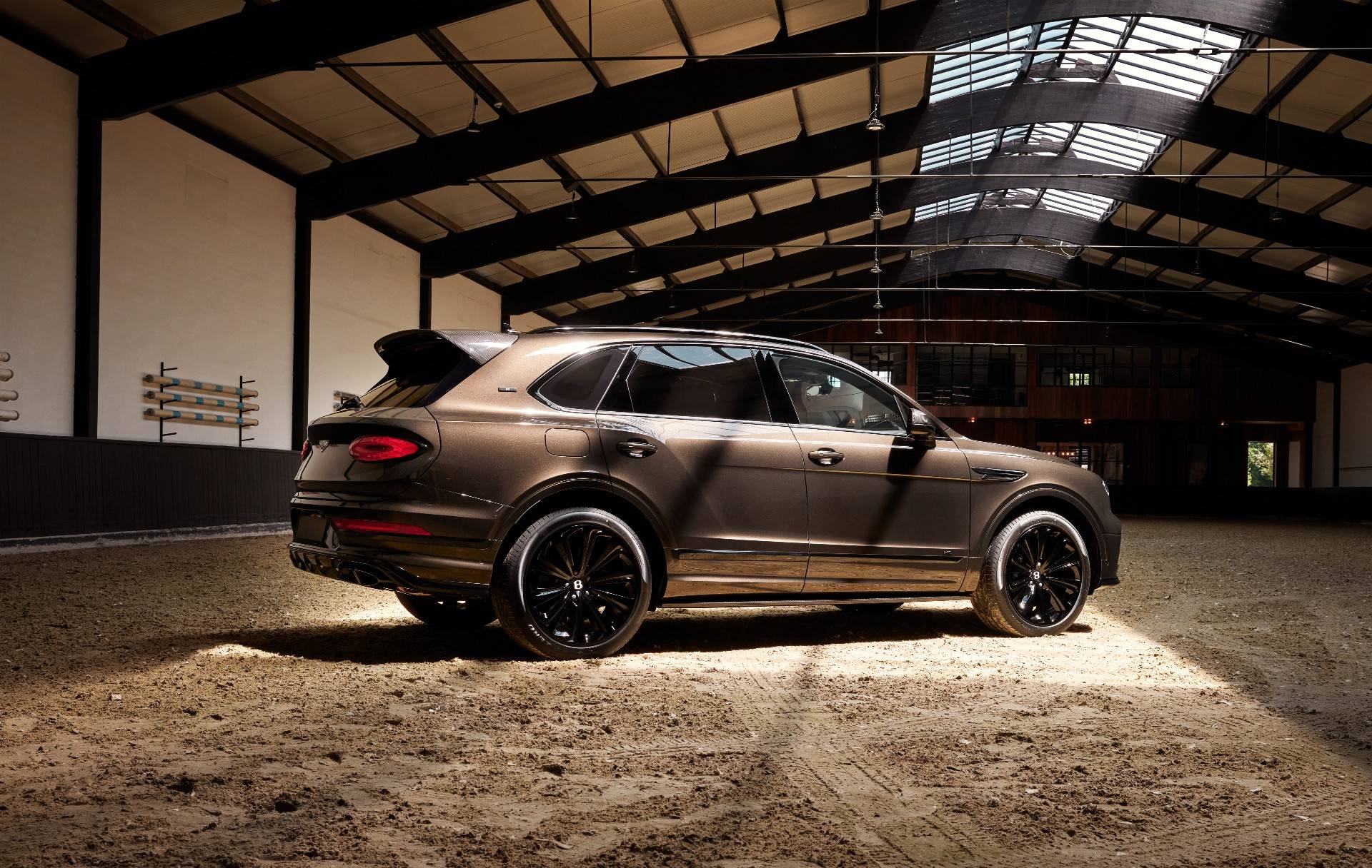 限量10台宾利添越马术特别版亮相比利时特供